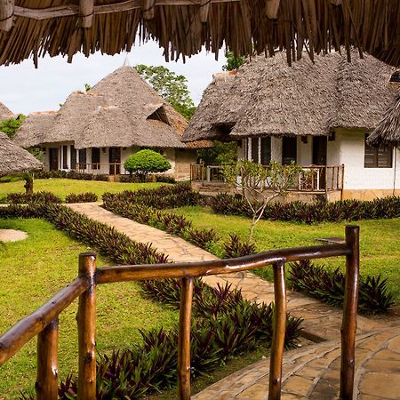 Kinondo Poa Resort Gazi Екстериор снимка