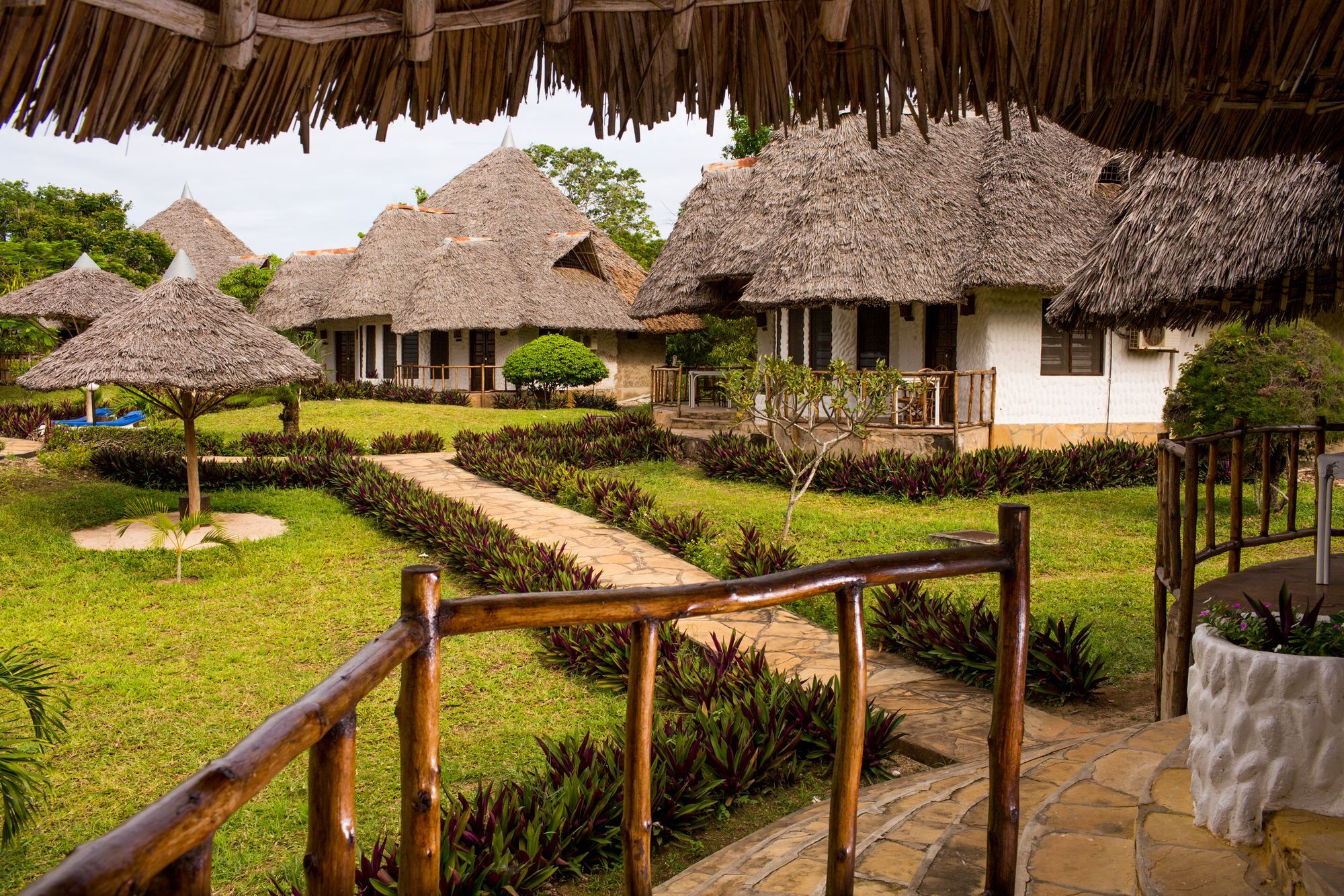 Kinondo Poa Resort Gazi Екстериор снимка